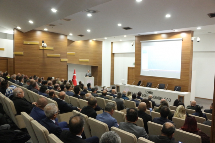 15 Temmuz Şehitleri Konferans Salonu'nda eğitim değerlendirme toplantısı yapıldı.
