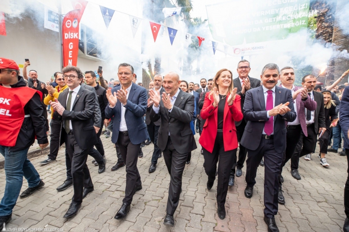 18 bin işçi toplu sözleşmeyi bayram havasında kutladı 