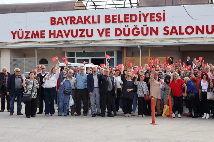 Ak Parti'nin Bayraklı A. Adayı Mikail Bilici her kesimden destek alıyor