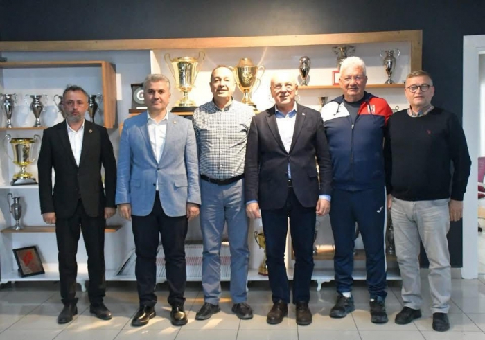 AK Parti Vekillerinden Balıkesirspor’a Play-Off Öncesi Moral Ziyareti