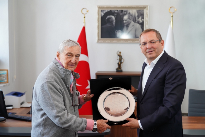 Ayvalık Belediyesi’nde Anlamlı Buluşma: M. Rahmi Koç ve Başkan Mesut Ergin’den Kültürel Miras Vurgusu