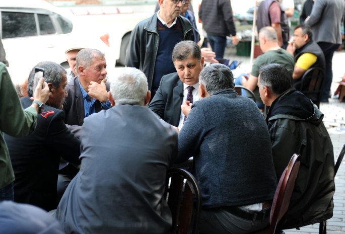 Başkan Cemil Tugay, Kınık’ta sahaya indi.