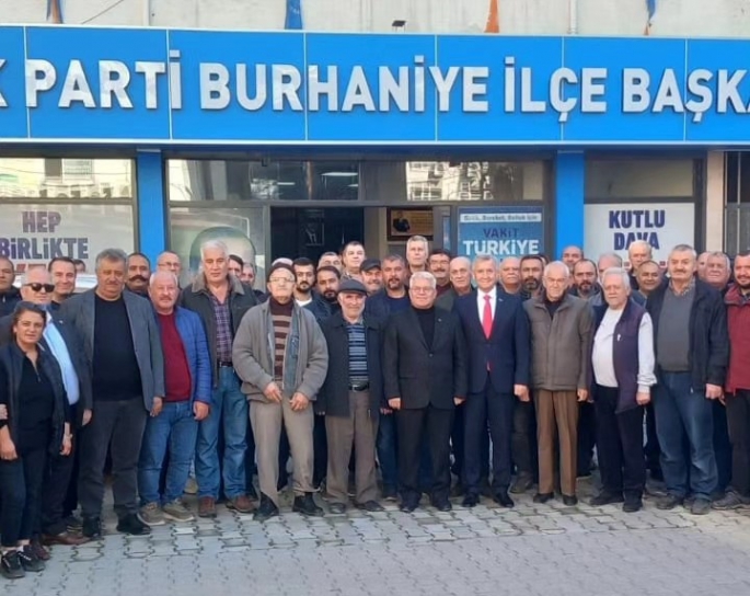 Cemal Akkılıç Burhaniye Belediye Başkan A.Adaylık dosyasını teslim etti