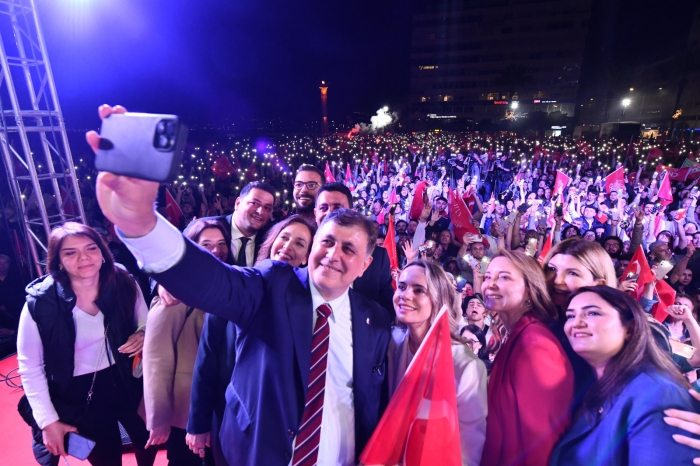Cemil Tugay İzmir’de Meydanları Doldurdu: “Kazandık!”