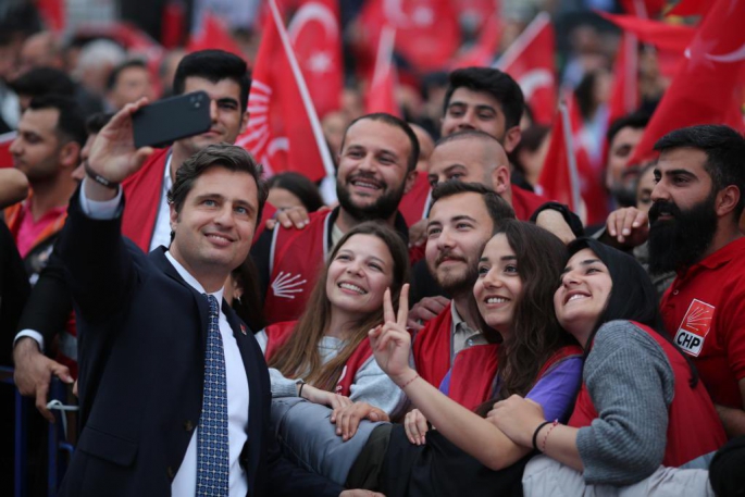 CHP’li Yücel’den gençlere çağrı: Gelin kaygısız günler için oy kullanalım