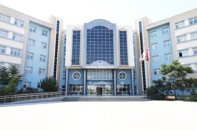 DEÜ HUKUK FAKÜLTESİ TÜRKİYE’NİN EN İYİLERİ ARASINDA 