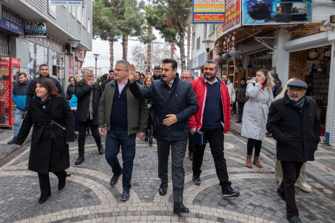 Dikili’de Miting Gibi Devir Teslim Töreni