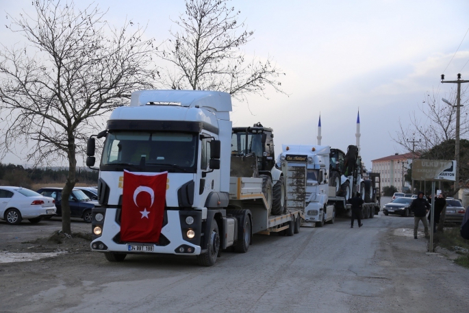 Edremit Belediyesi iş makinalarını gönderdi