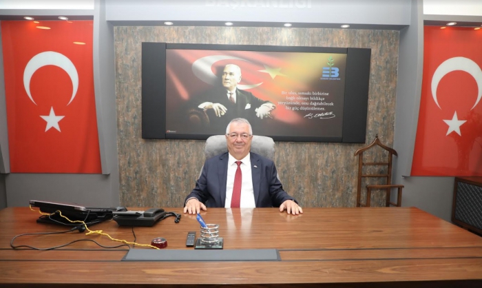 Edremit'te Yeni Dönem: Başkan Ertaş Tebrik Çiçekleri Yerine Eğitime Yatırım Yapıyor
