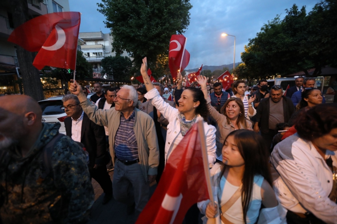 EFES SELÇUK’TA 19 MAYIS COŞKUSU: SİZE İHTİYACIMIZ VAR GENÇLER