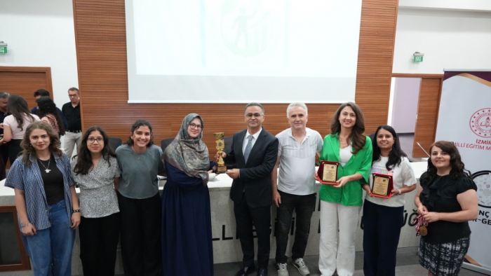 İzmir’de Genç Girişimcilik Rüzgârı: “Geleceğin Yeşil Girişimcileri” Ödüllerle Taçlandı