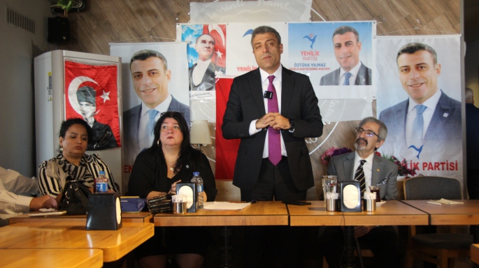 İzmir'de Yenilik Partisi Rüzgarı: Genel Başkan Öztürk Yılmaz Parti Teşkilatı İle Buluştu