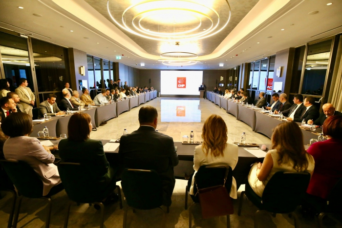  İzmir’in Yeni Dönemi: Başkan Tugay’dan İlk Koordinasyon Toplantısı