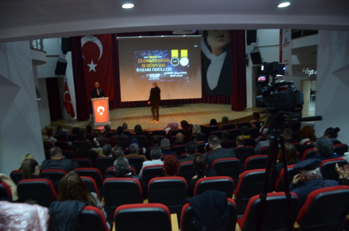 İzmir’in Yıldızları Parladı: 2. Uluslararası Başarı Ödülleri’nde Kimler Ödül Aldı?