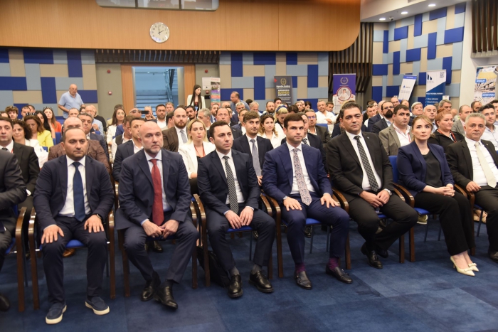 İzmir Zirvesi’nde Ekonomik Ufuklar: Türkiye ve Azerbaycan Arasında İş Birliği Güçleniyor