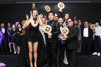 ENES FURKAN BİLGİÇLİ İMZALI X TURKEY AWARDS GÖRKEMLİ TÖRENLE SAHİPLERİNİ BULDU