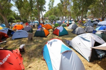Özgür Üniversite Hareketi’nden Gençlik Kampı: Yüzlerce Öğrenci Pamucak’ta Özgürce Üretiyor