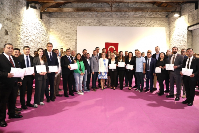 Konak'ta 37 Meclis Üyesi Mazbatalarını Aldı: CHP'de 26, AKP'de 11 Üye