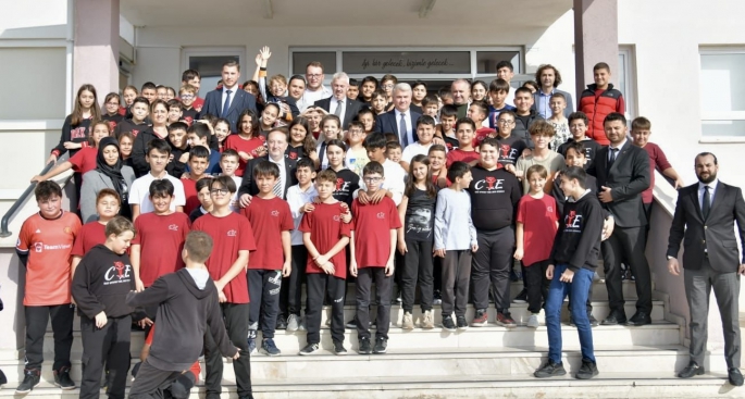 Milletvekili Mustafa Canbey’den Öğretmenler Günü Mesajı