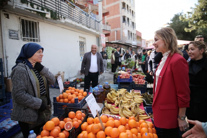 Mutlu, Konak’ta halkla buluştu: “Konak’ı birlikte yöneteceğiz