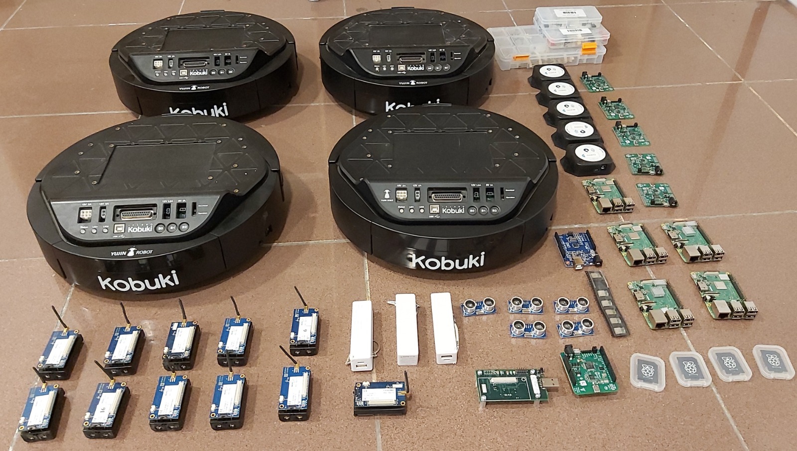 Sürü robotlara dayalı bir nesne taşıma sistemi geliştirilecek